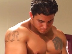 Robert harvey fucked by muscular Gauge