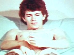 Vintage gay video: Tommy jerking off dick